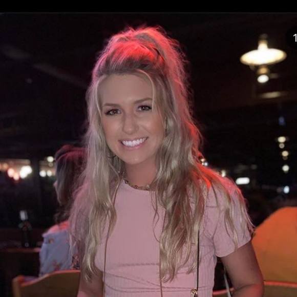 Meet your Posher, Karlie - Picture 1 of 1